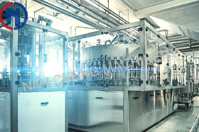 全自動(dòng)灌裝機三合一機(型號:XGF60-60-15)